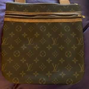 Authentic Louis Vuitton Bosphore cross body